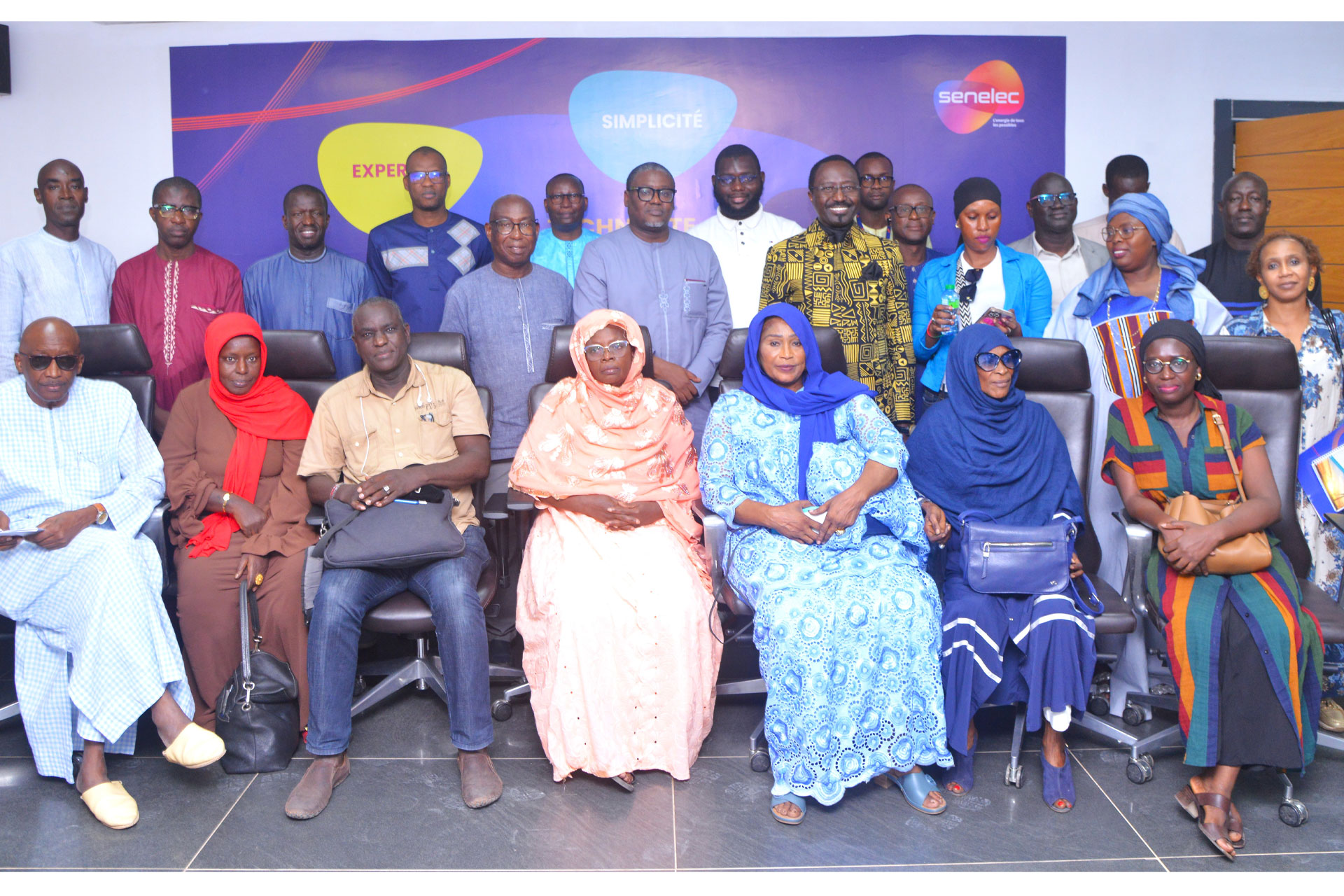 SENELEC OUVRE SES PORTES AUX ASSOCIATIONS CONSUMÉRISTES POUR UNE VISITE D’IMPRÉGNATION